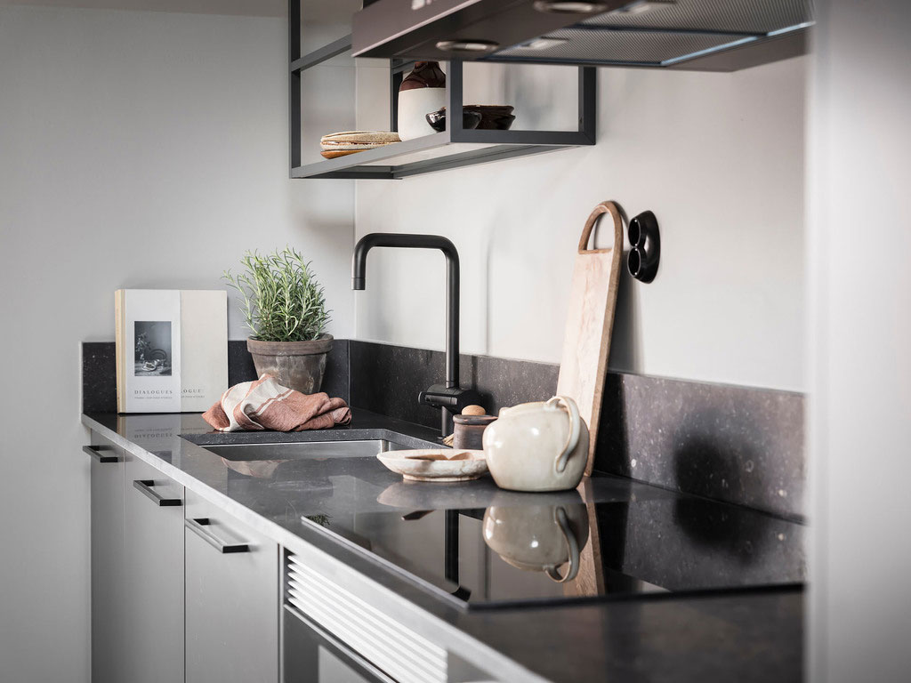 35 平米灰调顶楼公寓，独特设计展现极致空间魅力-13