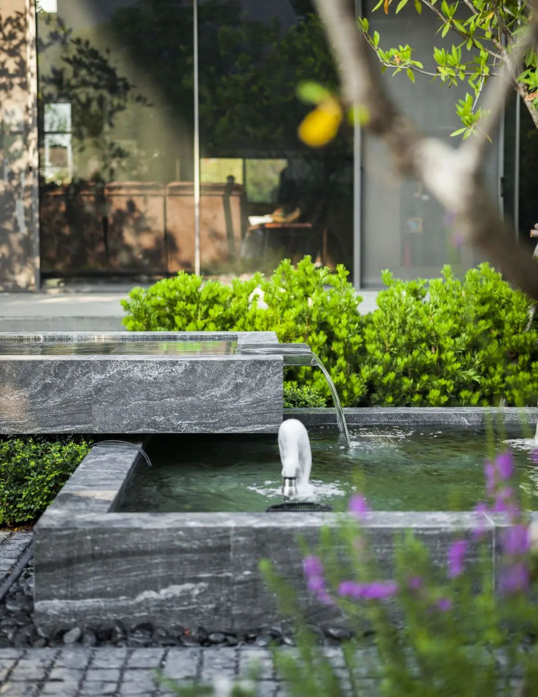 盛夏水景庭院的动态静态之美丨中国上海丨东町设计-14