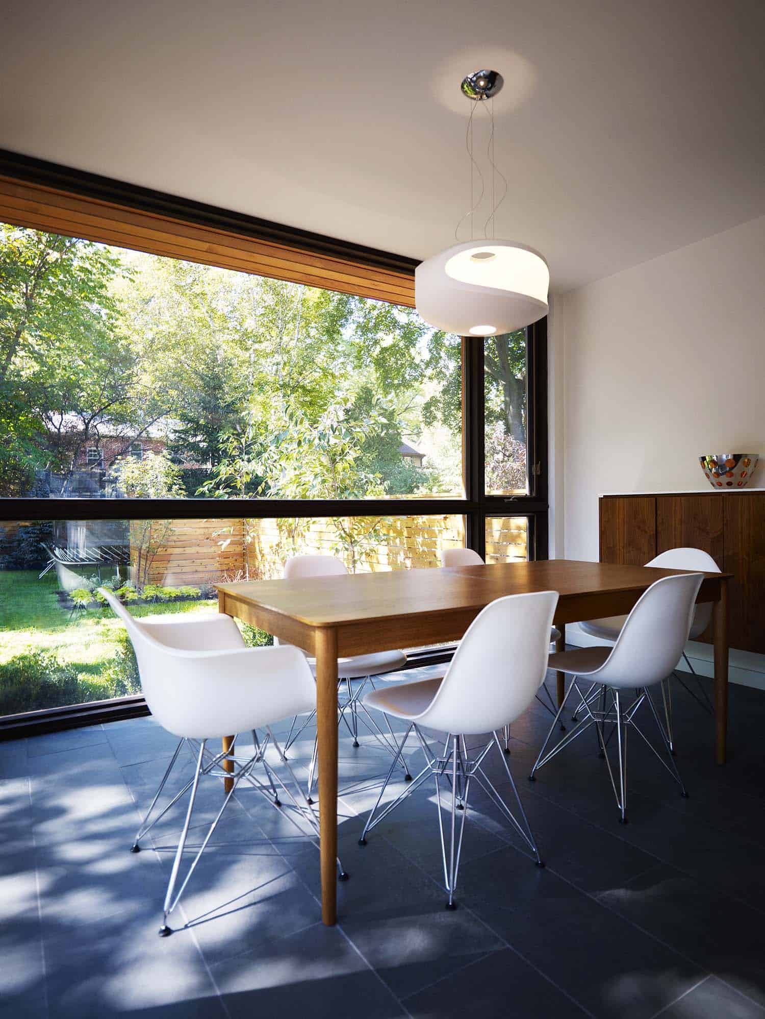 This compact Toronto house gets a stunning modern makeover-14