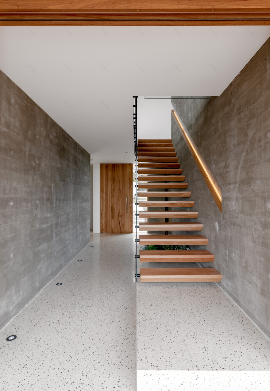 Three Angle House / Megowan Architectural-64