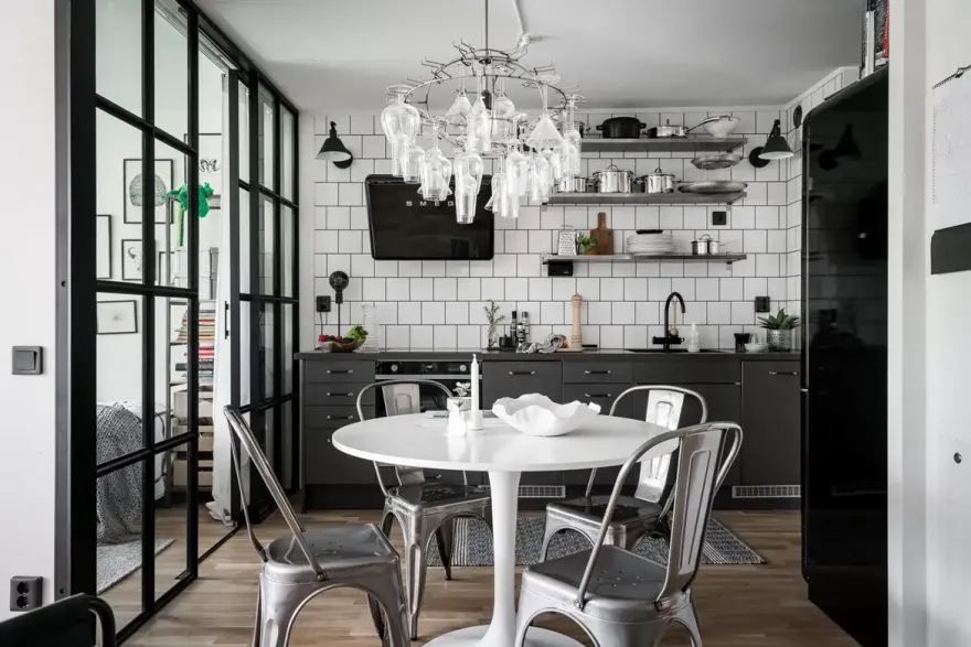 瑞典公寓巧变四居室 | 玻璃隔断打造明亮家庭空间-4