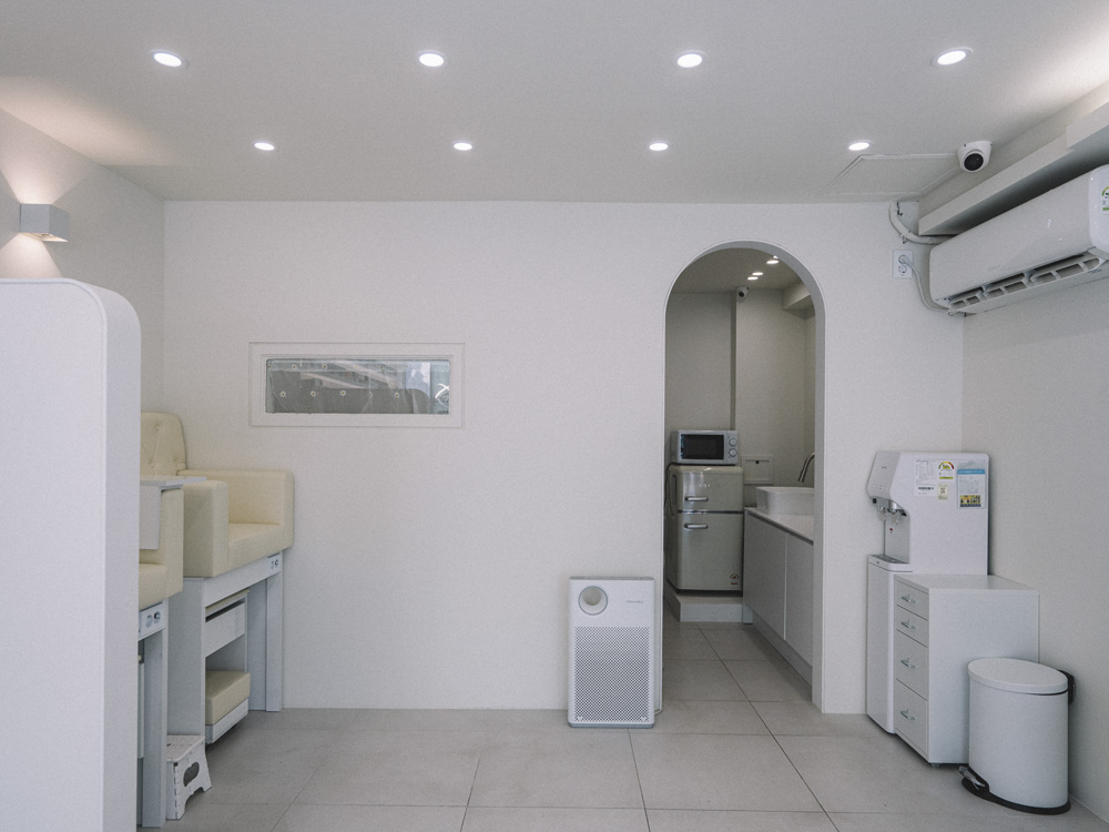 极简 14 坪家居店设计，感受纯净白色魅力-11