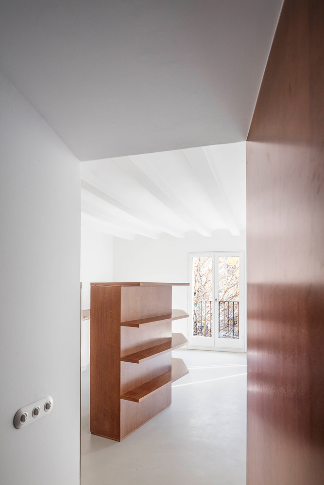 巴塞罗那“Loft not Loft”翻新 | 曲线家具打造灵动空间-30