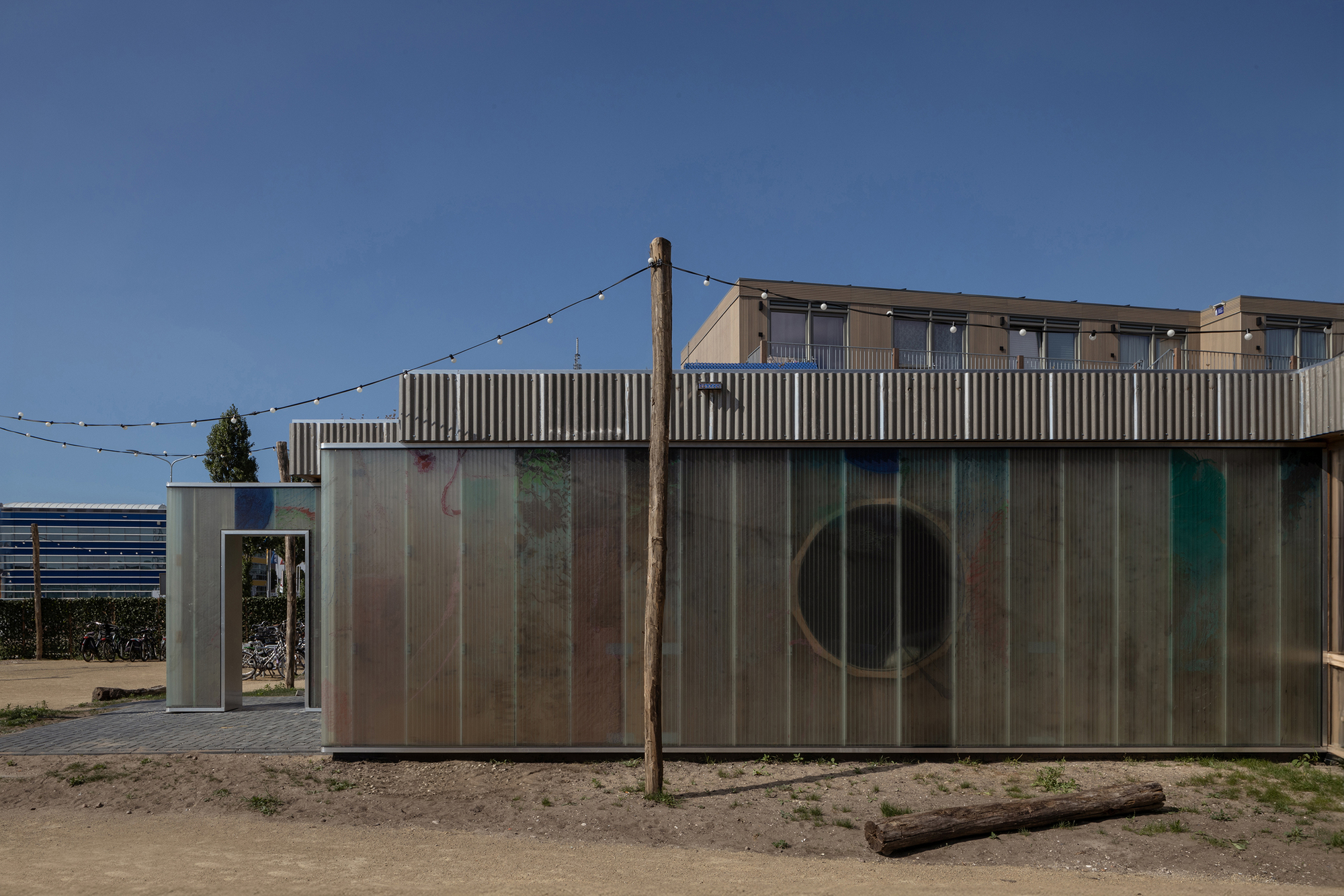 Circular Living Room and Temporary Housing / VLOT architecten-32