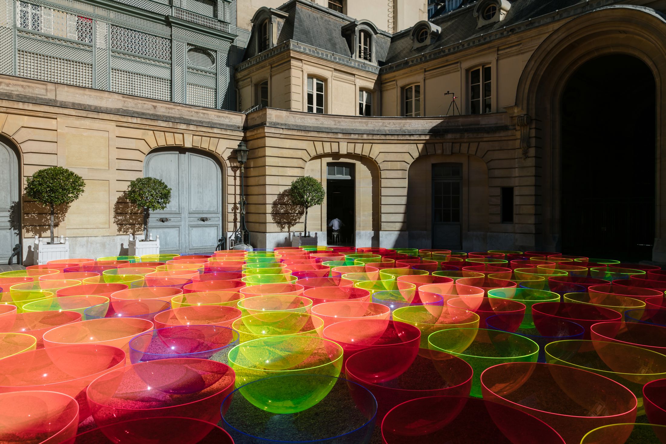 亚克力碗组成的彩虹装置-9