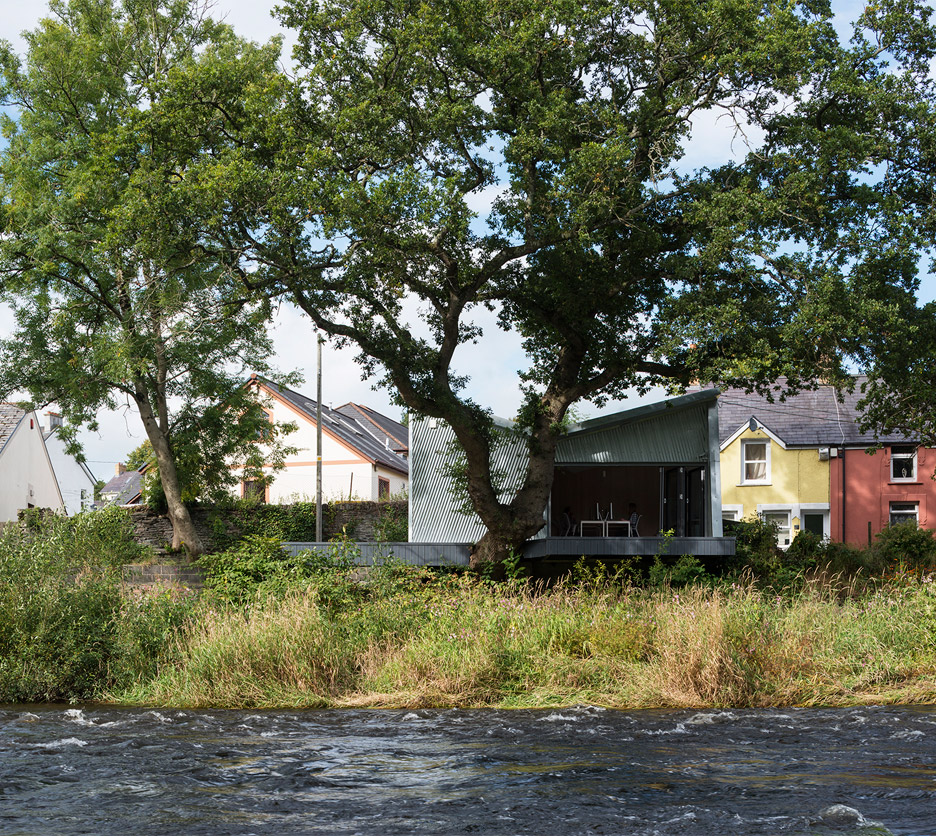 威尔士河畔的波纹金属办公室-19