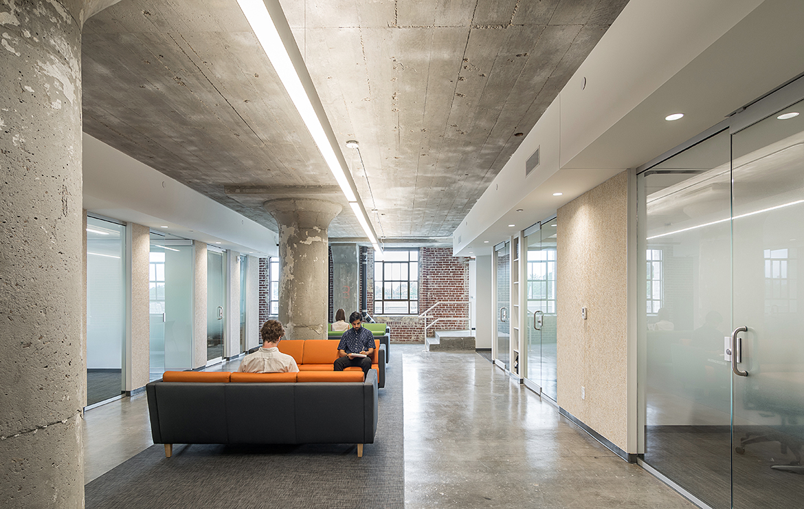 Memphis Teacher Residency | 温暖木质元素打造社区感教育空间-27