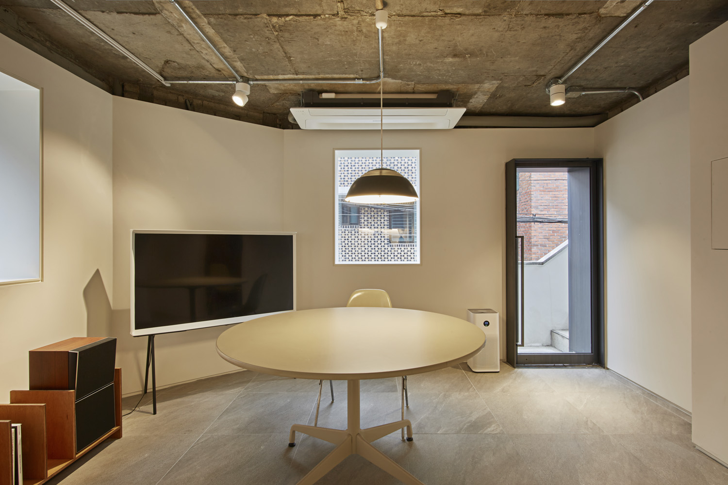 "现代简约风格的 15 平米咖啡厅设计"-3