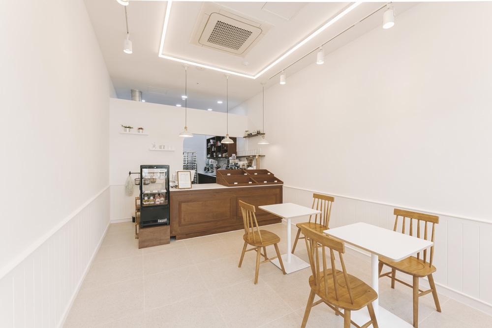 韩式"Happy Beagle"咖啡厅，简约温馨的十平米空间设计-6