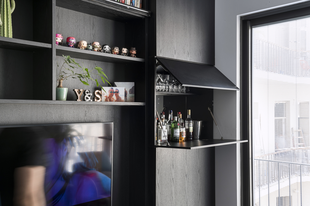 特拉维夫 44 平米公寓,深色设计诠释小空间魅力-66