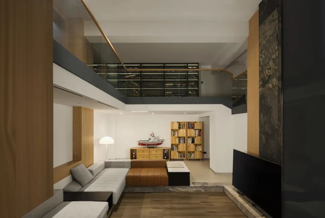 车模发烧友的现代轻奢家园-34