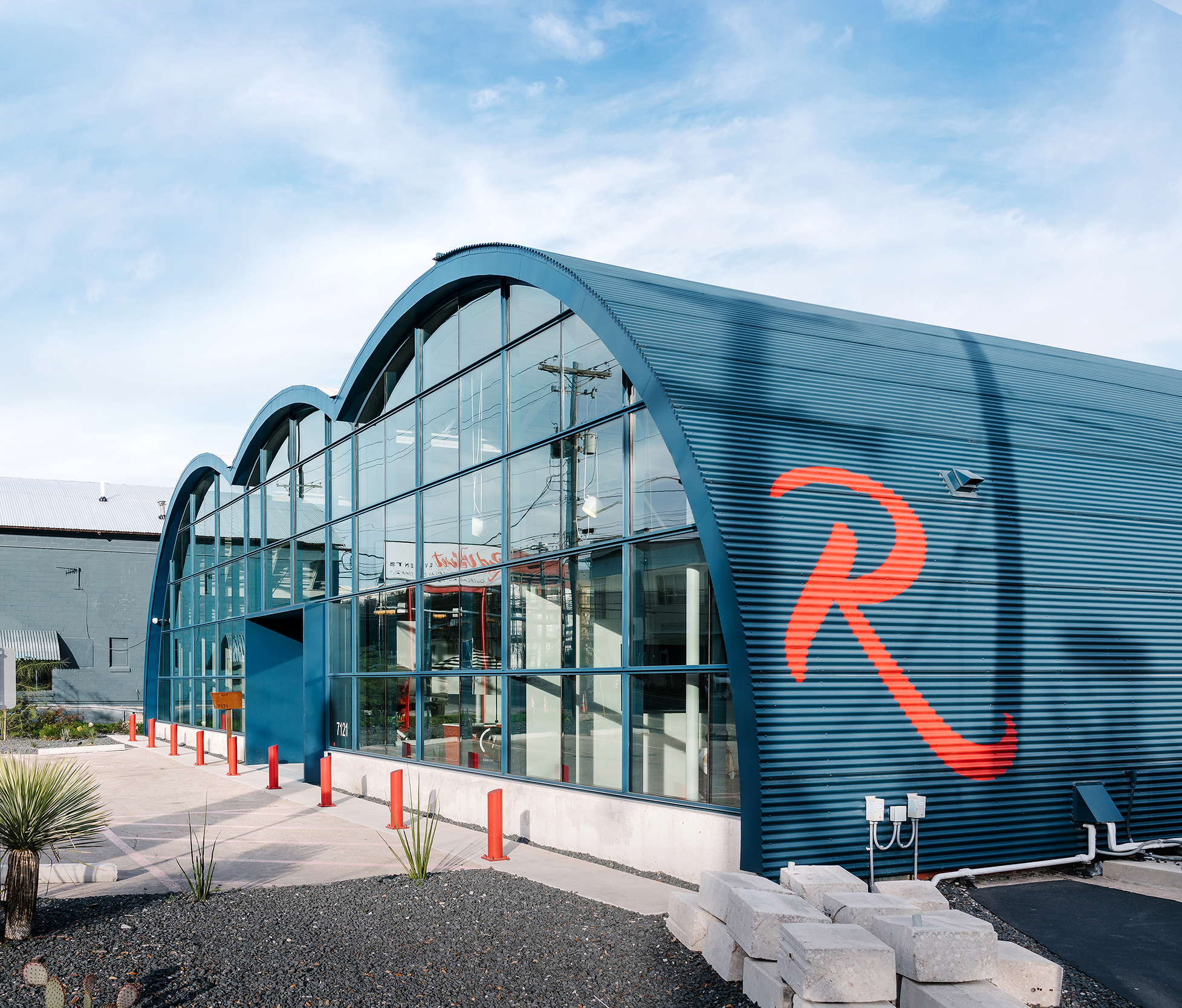 弧形历史建筑的现代重生-18