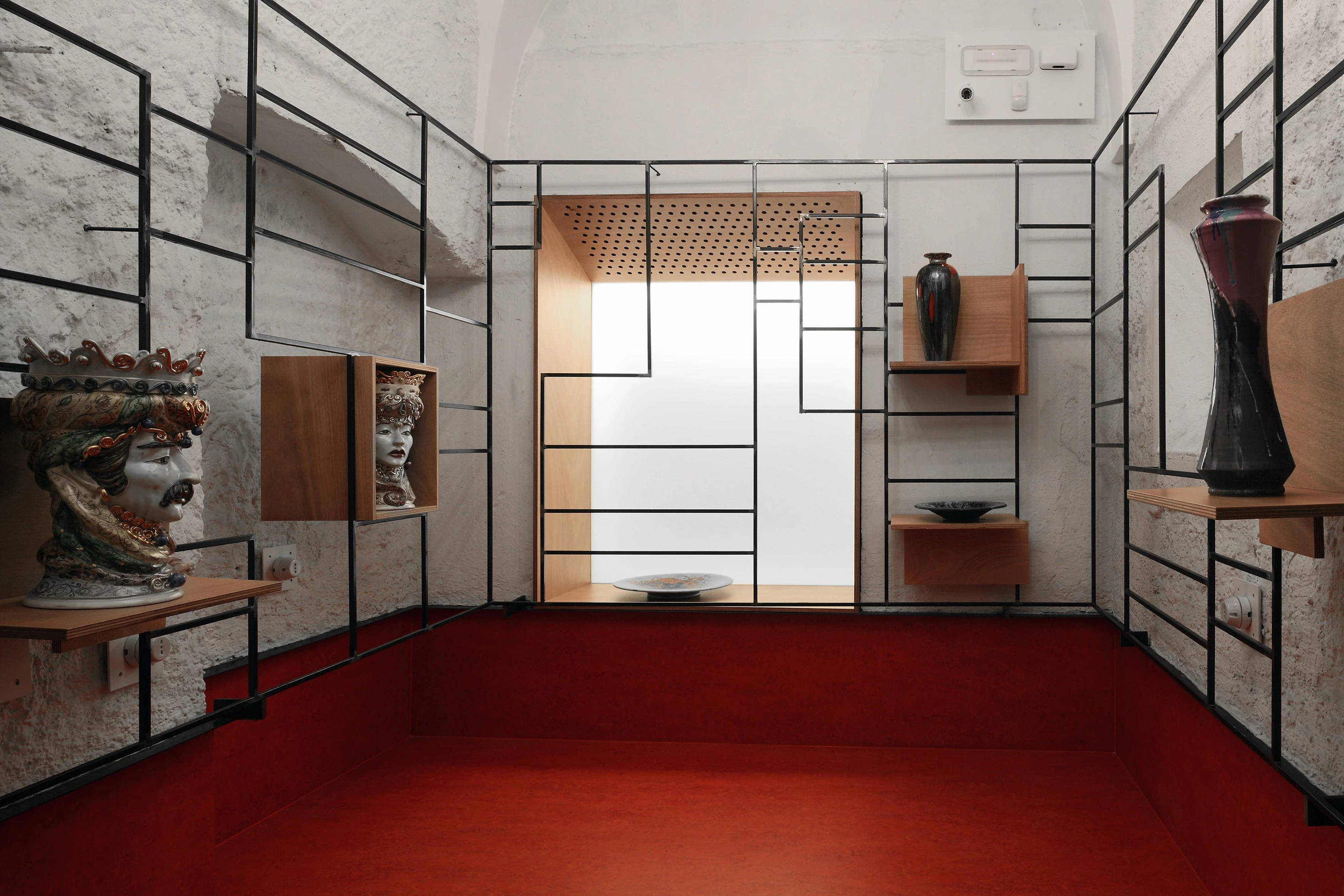 意大利 Caltagirone 百年建筑中的现代商铺设计-18