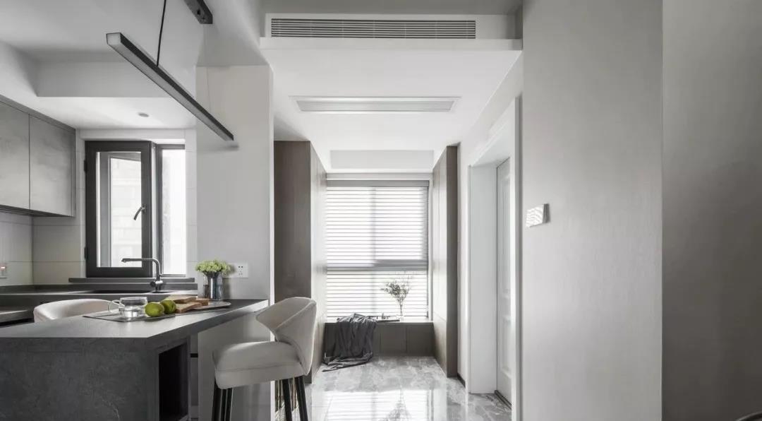 90 后新婚夫妻的现代轻奢婚房,设计巧妙且实用-4