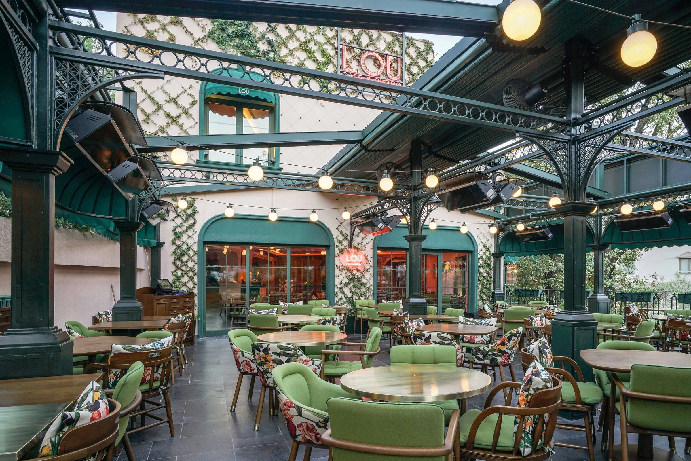 绿意盎然的古巴风格餐厅-26