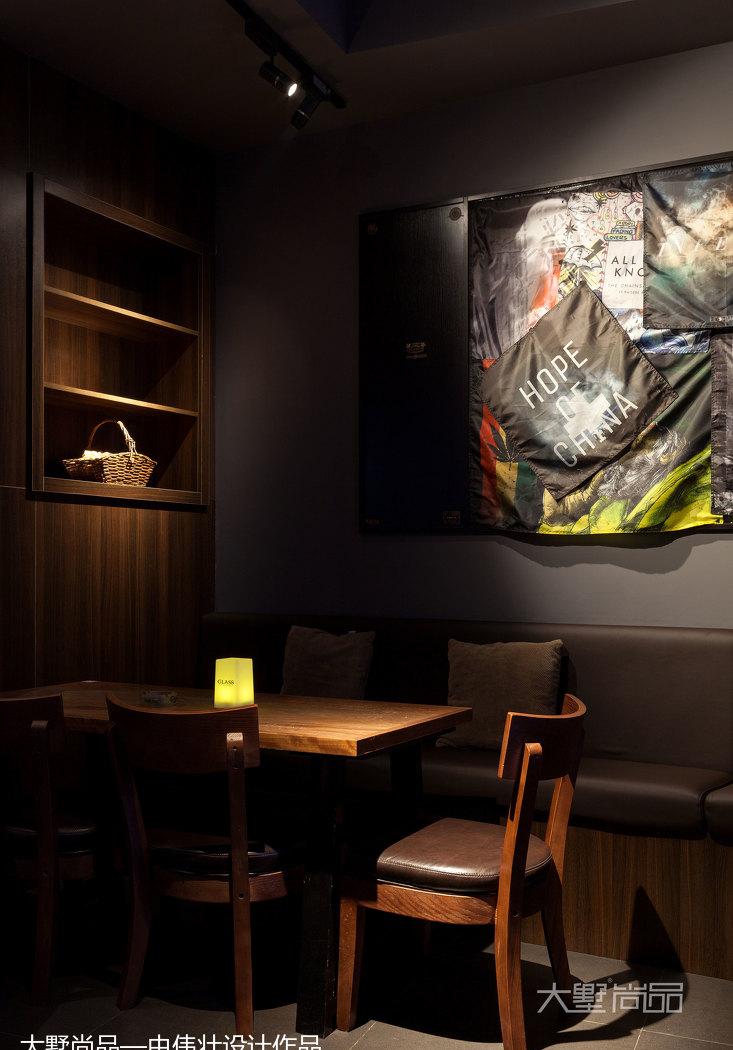 230㎡现代酒吧餐厅,绿色植物与柔和灯光打造露天卡座区-20