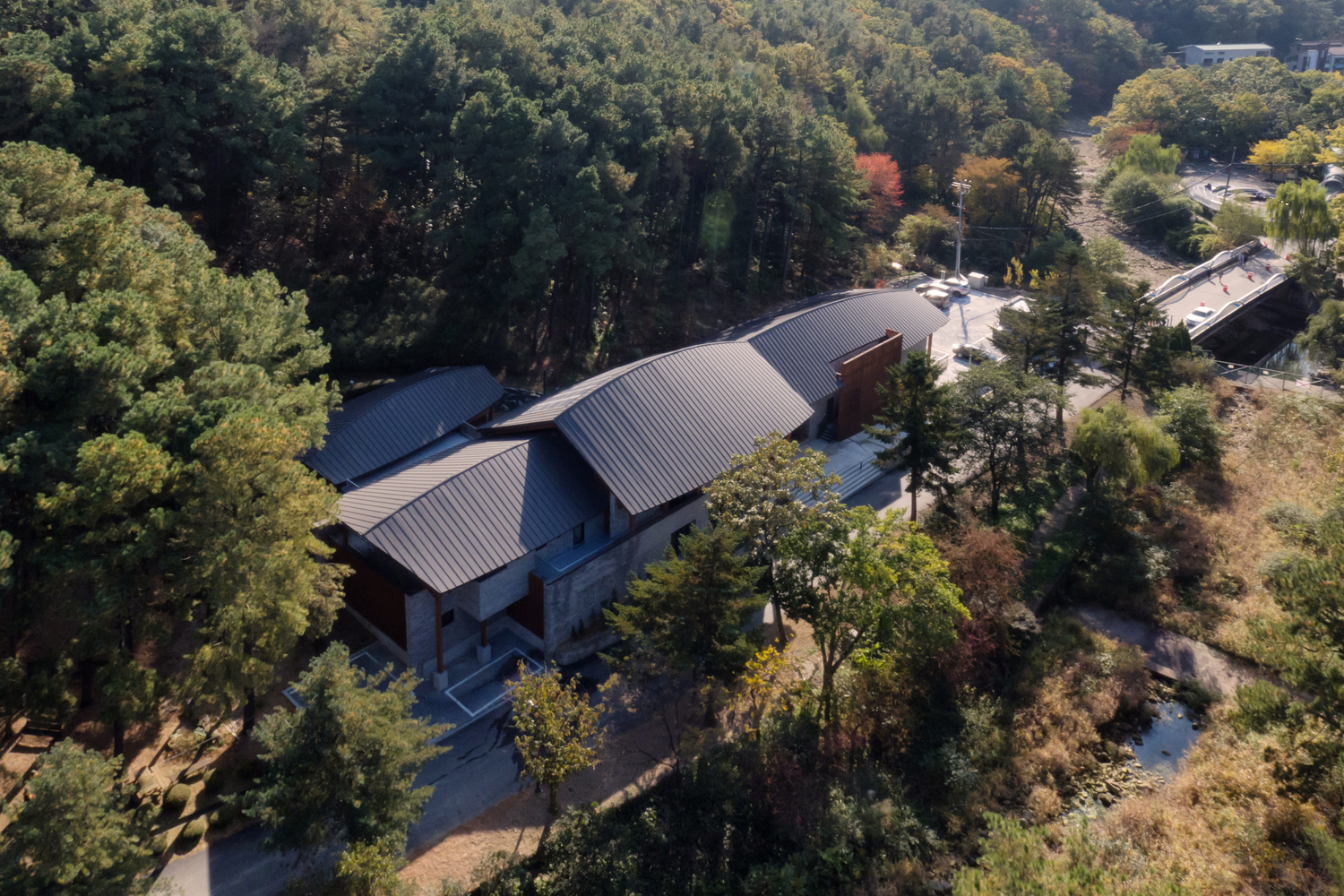 韩国首尔国立大学 Gwanak Arboretum 教育管理楼设计丨TAAL Architects-9