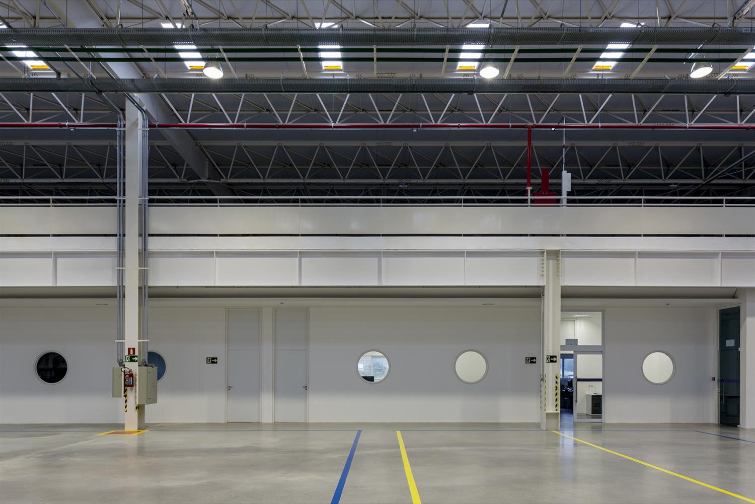 巴西 ThyssenKrupp Presta 工业园,LoebCapote 打造独特工业风格建筑-8