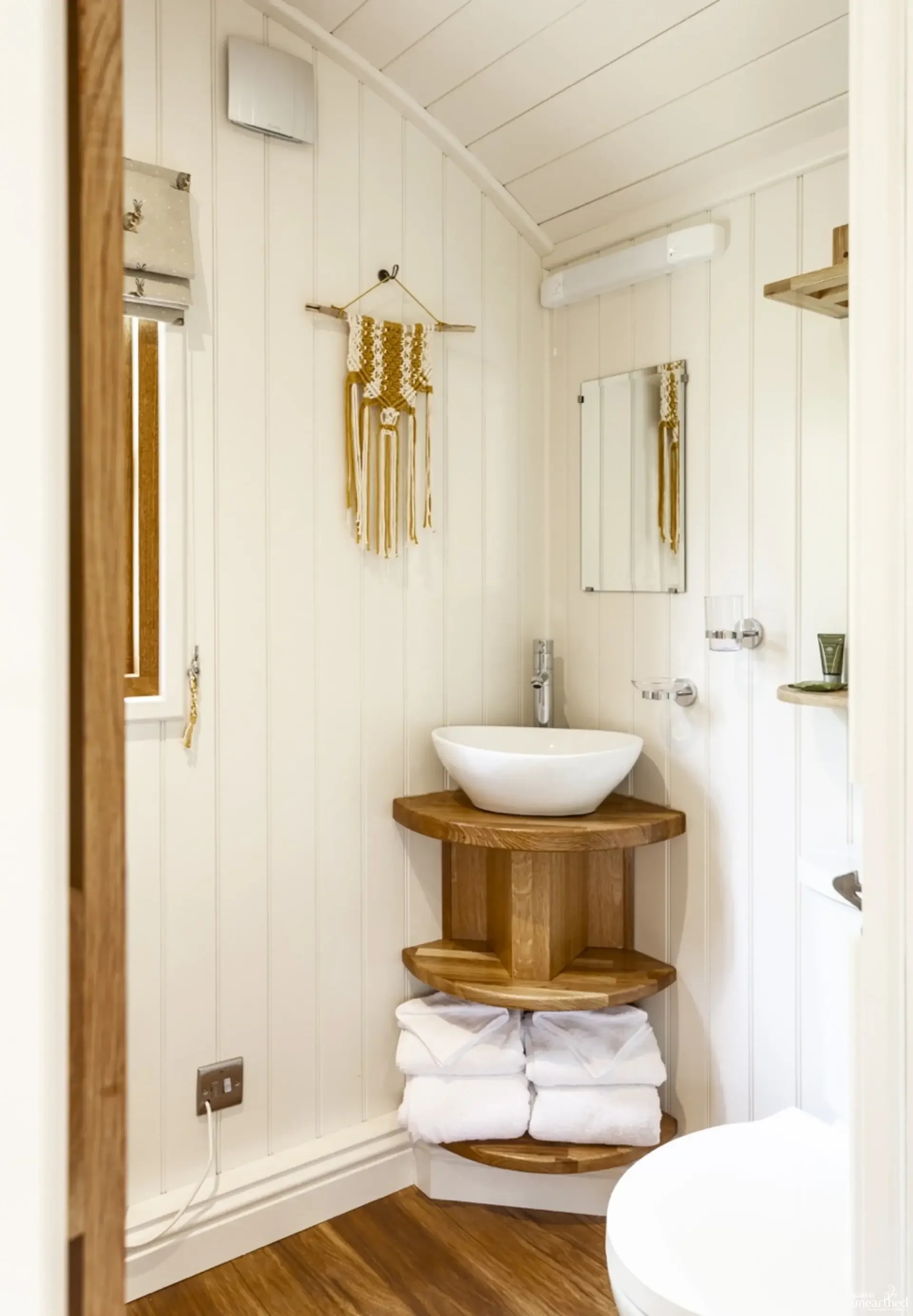 类似小火车车厢的迷你小屋丨英国-22