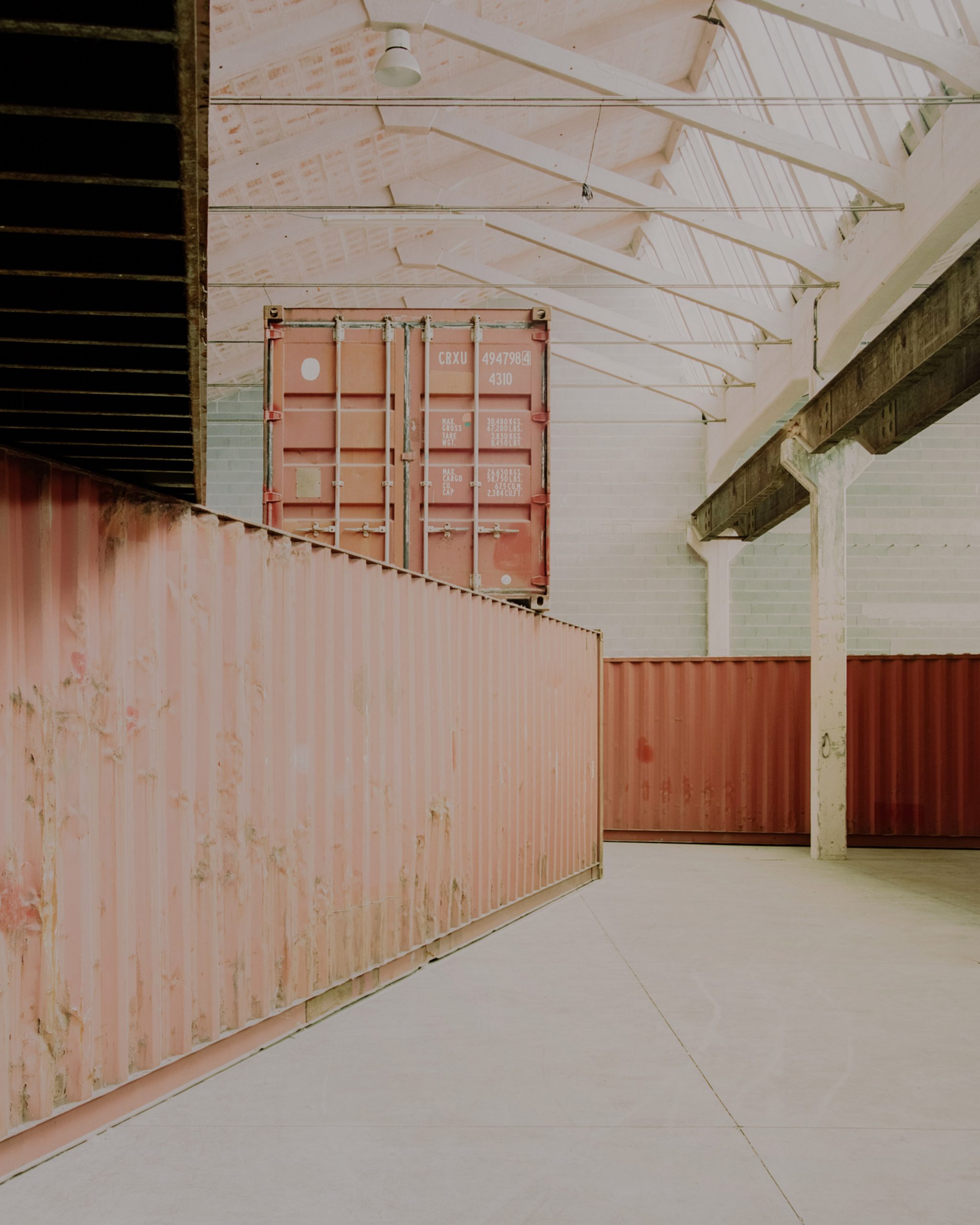 空间中的空间 | 意大利工厂里的集装箱创意设计-12