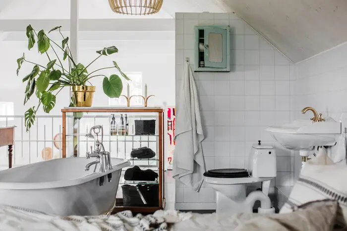 湖畔现代木质农舍-9