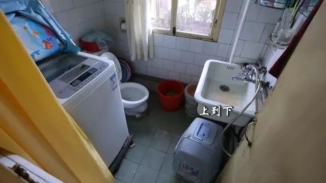 60平挤6口人，厕所当厨房？设计师神改造变豪宅-7