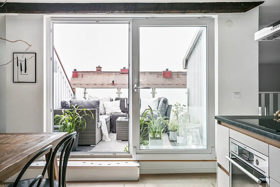 瑞典灰调复式公寓设计，中世纪城市美景尽收眼底-3