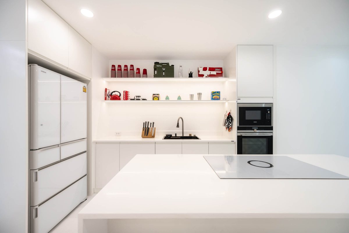 บ้านสีขาว โฮมสตูดิโอที่ผสานพื้นที่อยู่อาศัยในบ้านหลากฟังก์ชัน-14