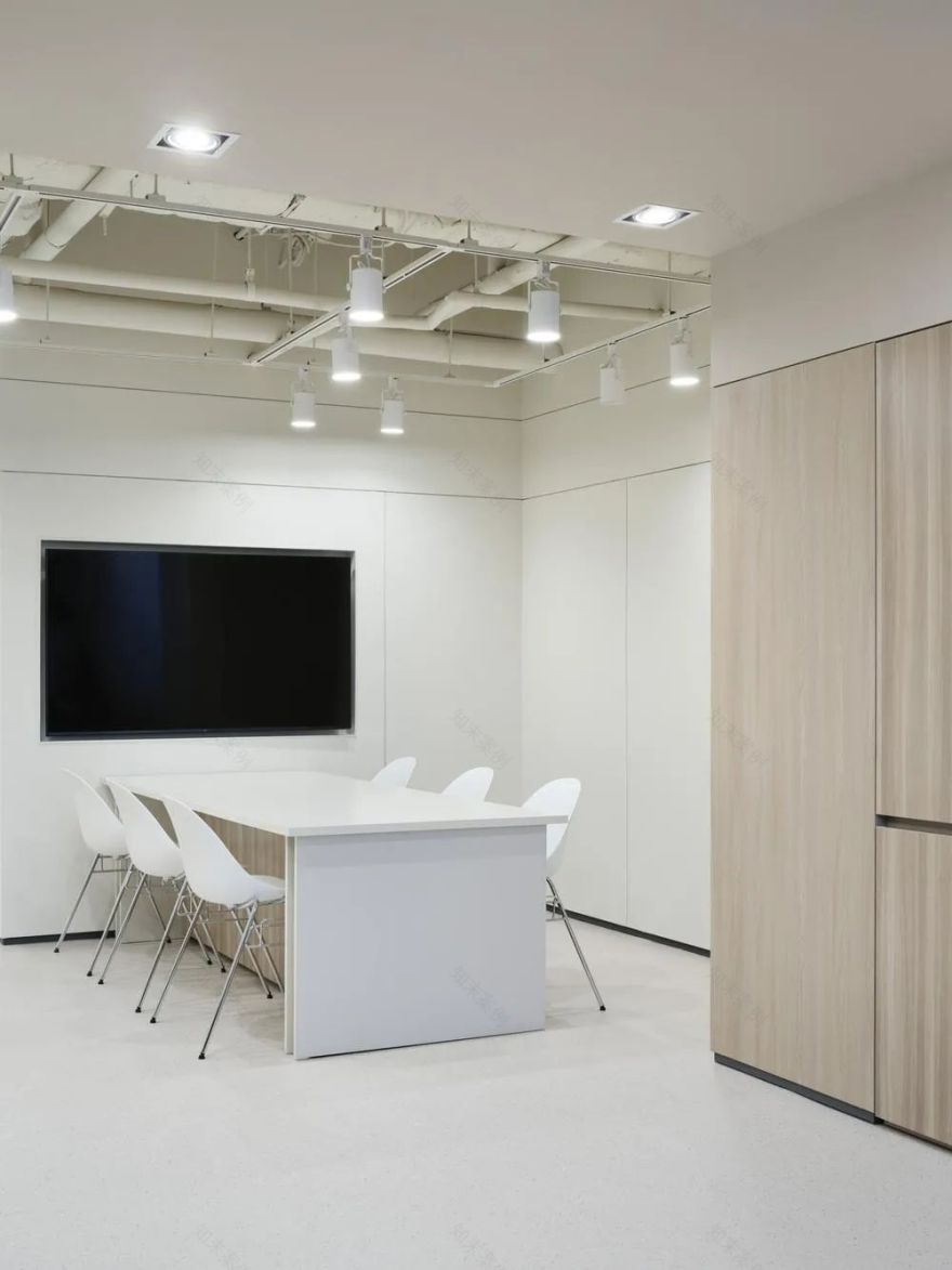 国外科技公司办公室|灵动流转的简约格调-33