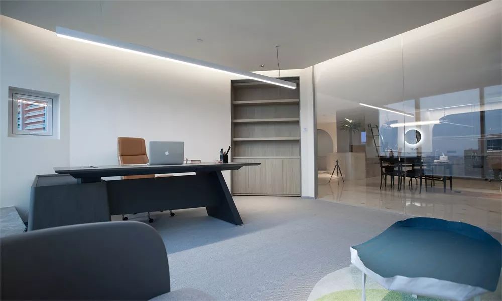 卧野空间设计事务所办公室——自由交流的弧形空间-37