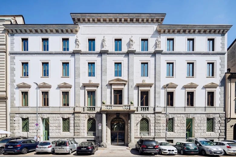 历史上预存和当代目标之间调和的银行办公室设计丨阿方索  费米亚及其工作室（戈者设计）-35