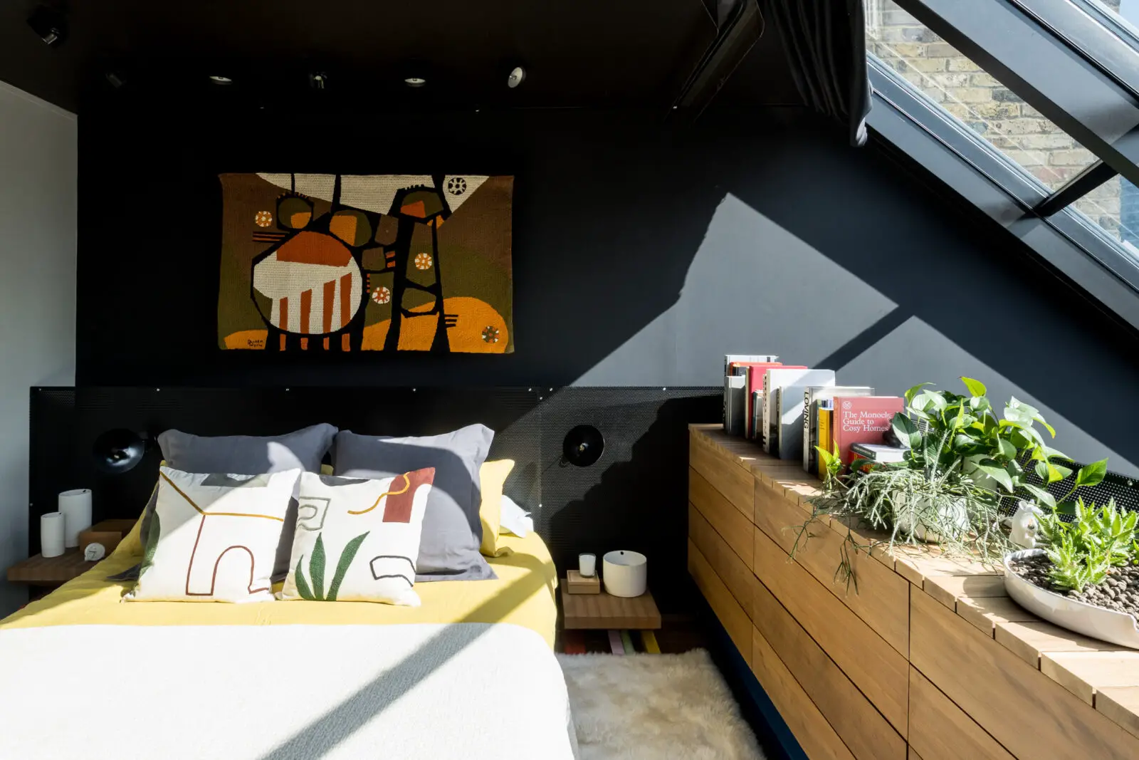 伦敦独特黑色设计公寓 | 古典与现代的完美融合-13