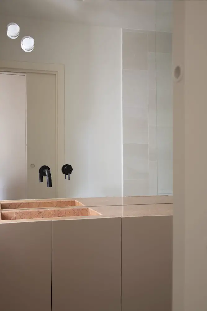 马德里绿色厨房与原始混凝土的时尚公寓设计-14