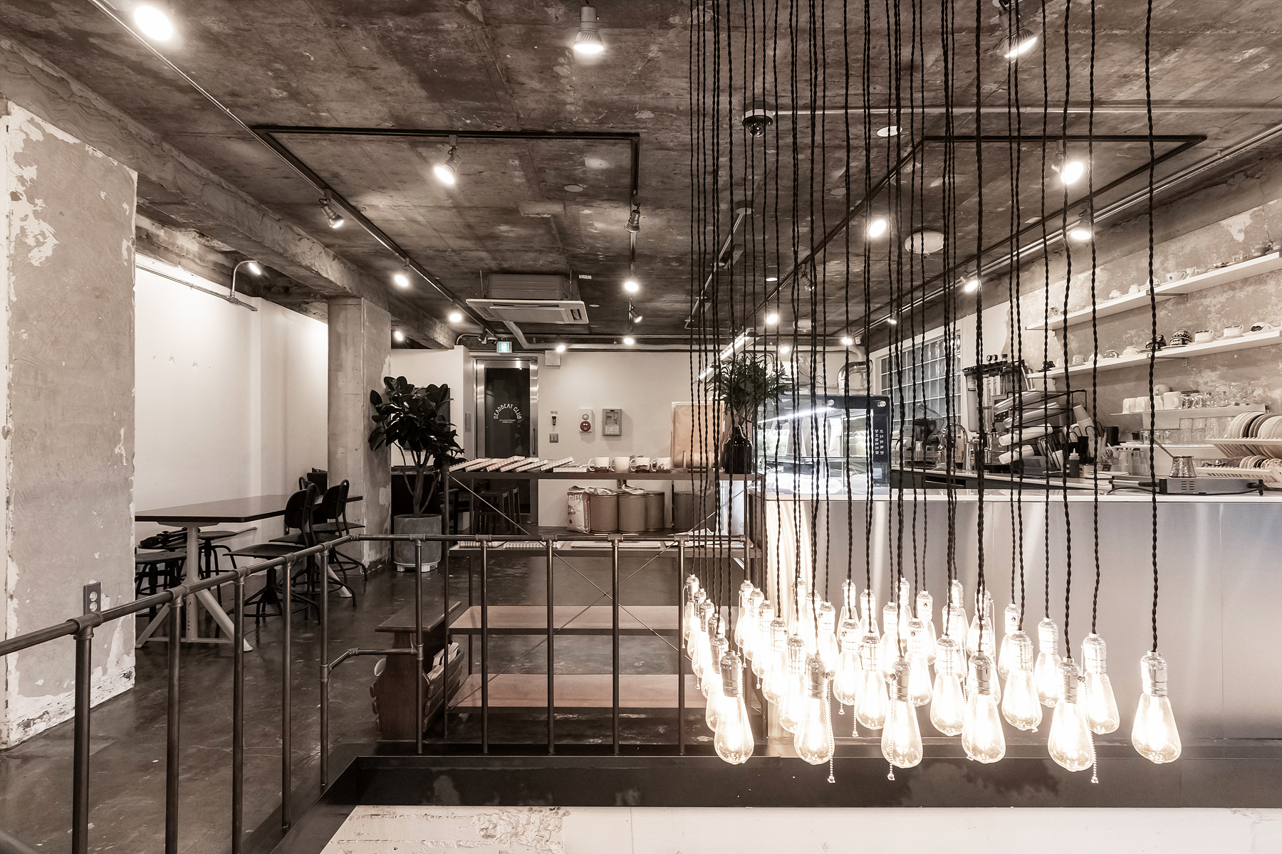 独特工业风咖啡厅 | 死亡比特币俱乐部-7