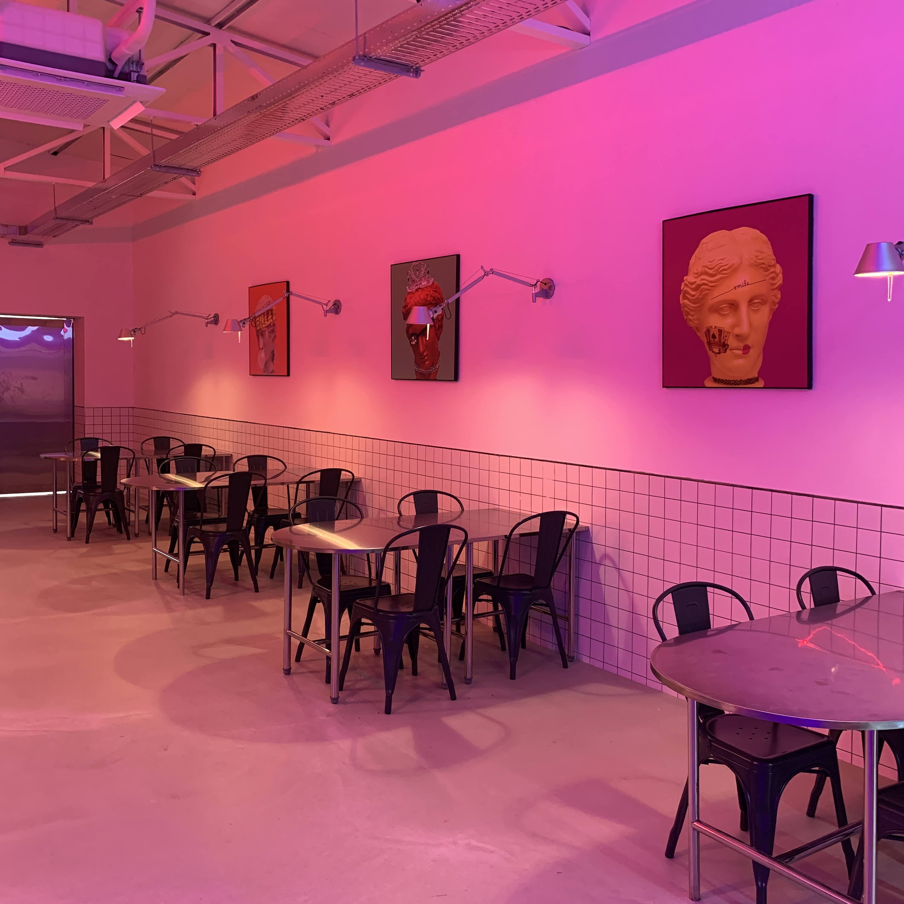 27 平米小户型酒馆，复古风格打造温馨空间-4