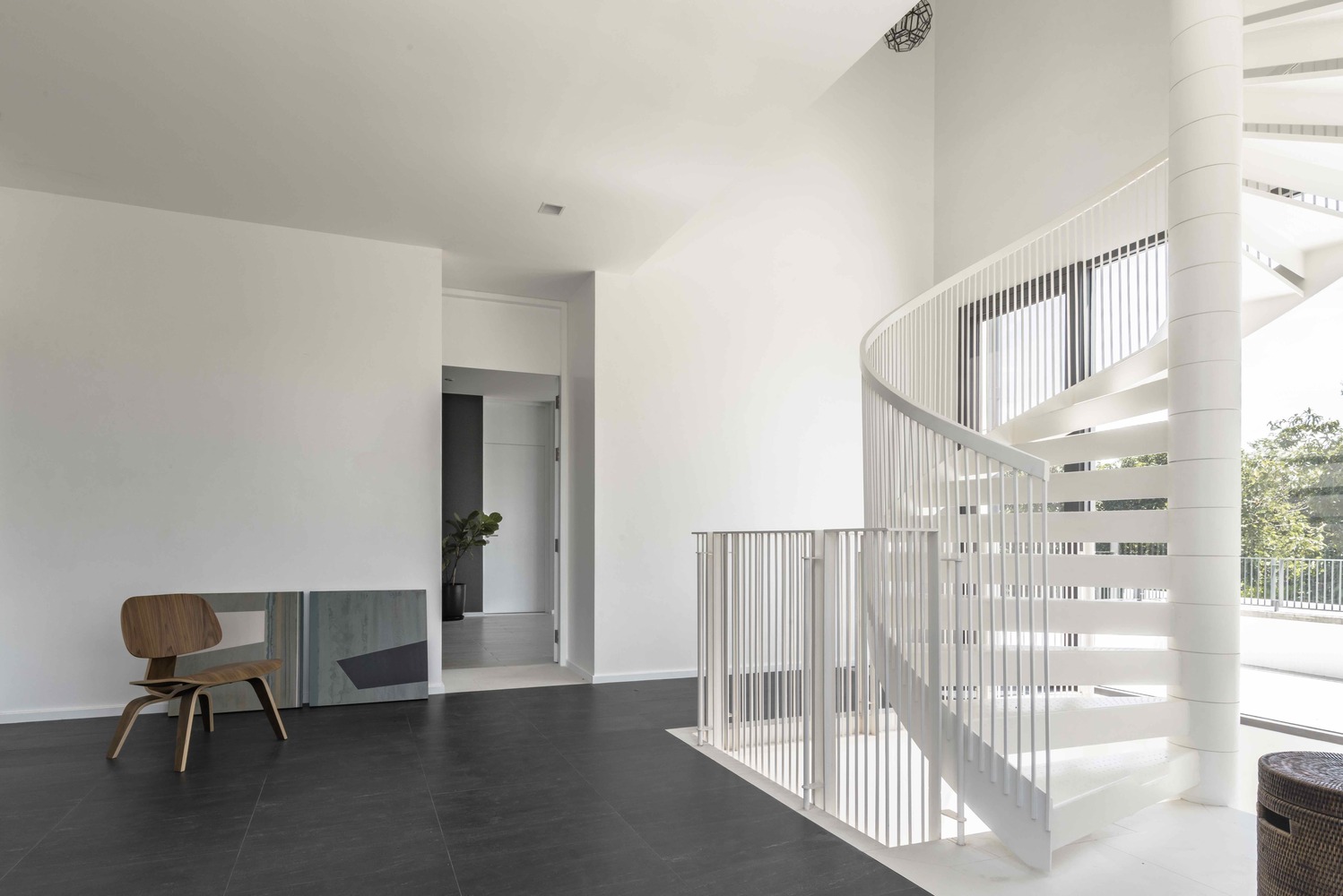 泰国 Baan Bangpok 家庭住宅，垂直螺旋楼梯设计-57