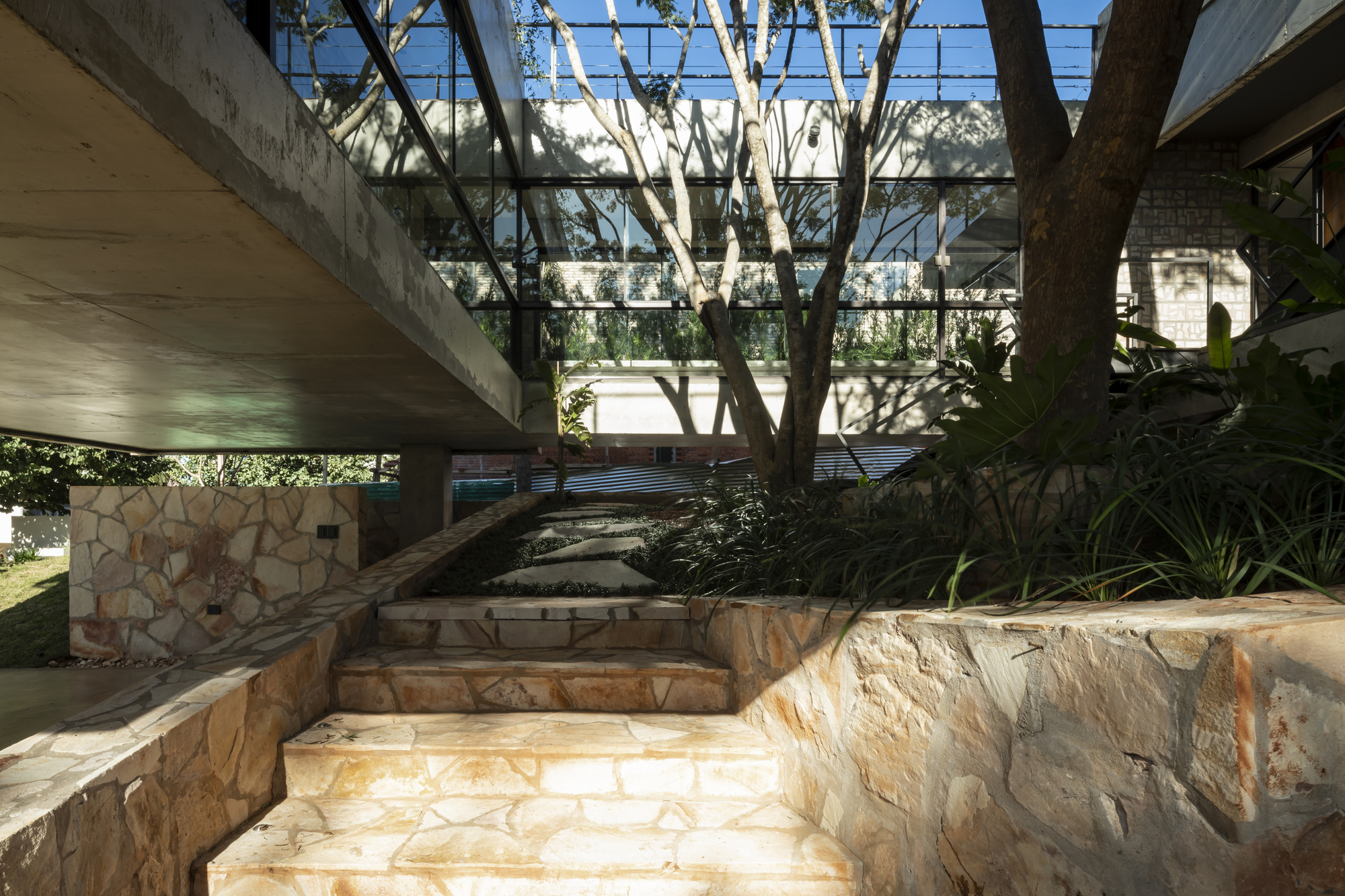 Yvyraju 住宅丨巴拉圭丨OMCM arquitectos-30