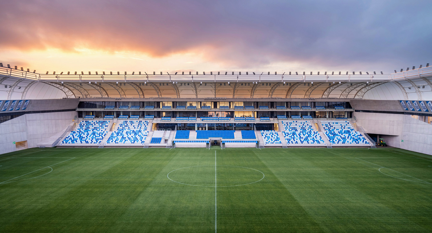 匈牙利体育馆空荡荡的看台-7