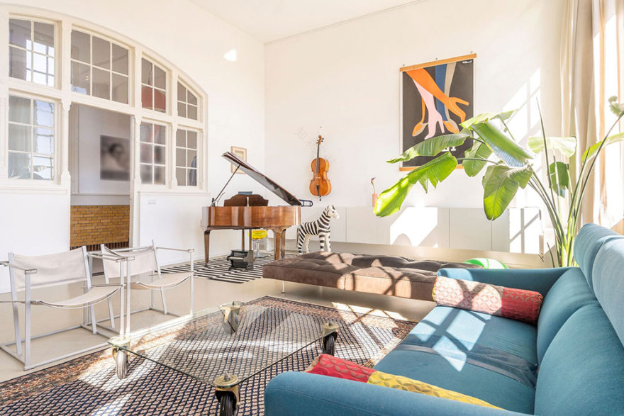 历史学校建筑改造的明亮工业风格荷兰阁楼-7