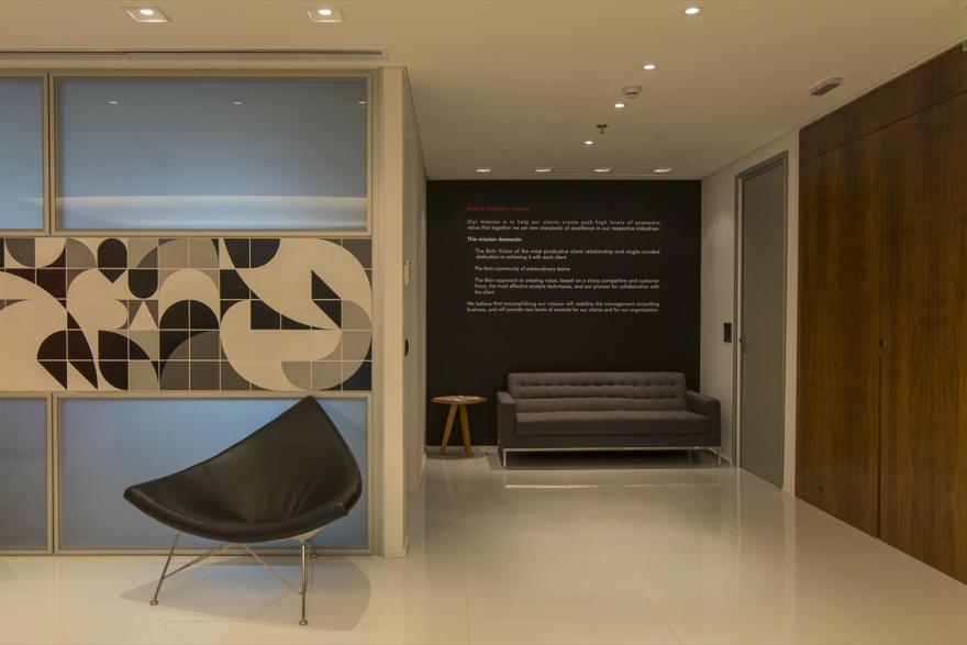 巴西里约热内卢 Bain & Company 办公室设计 | 融入城市特色的办公空间-2