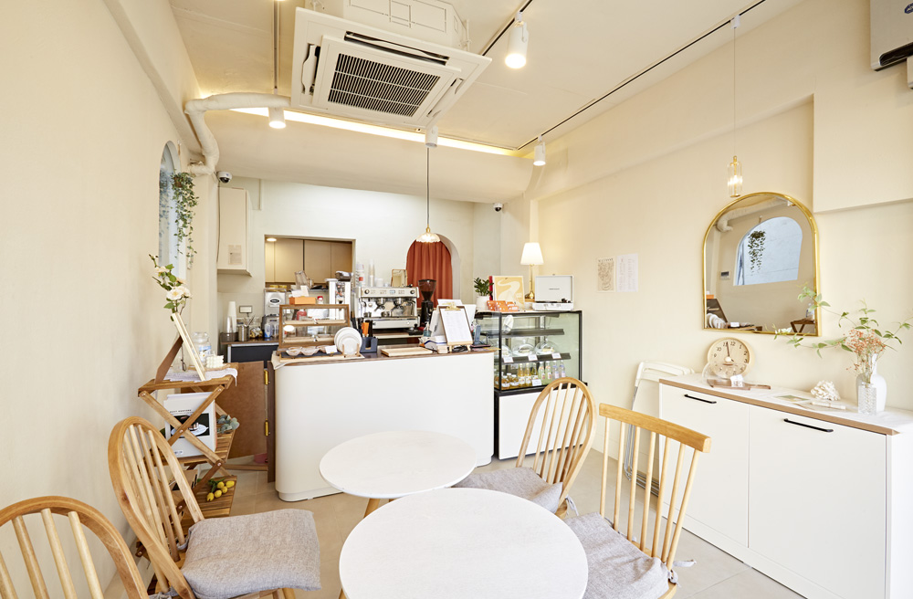 极简 8 坪咖啡厅，展现精致设计魅力-5