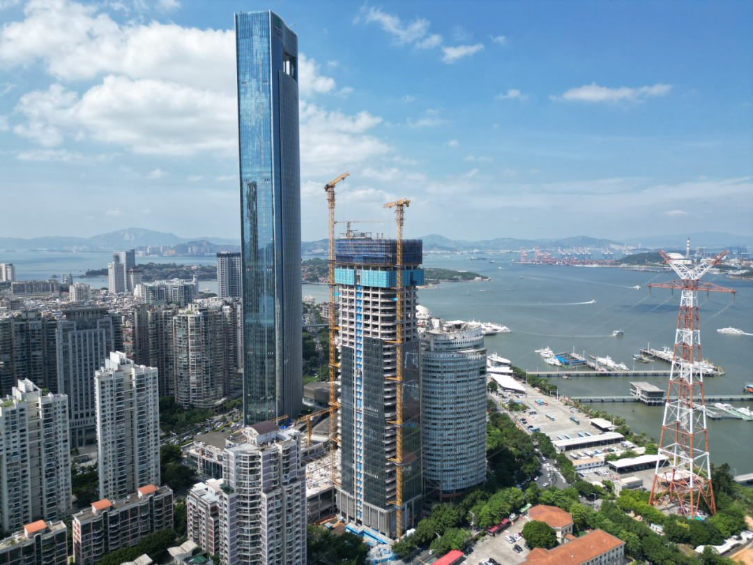 厦门丽思卡尔顿酒店主体结构封顶，进入装饰装修阶段，预计2026年竣工-14