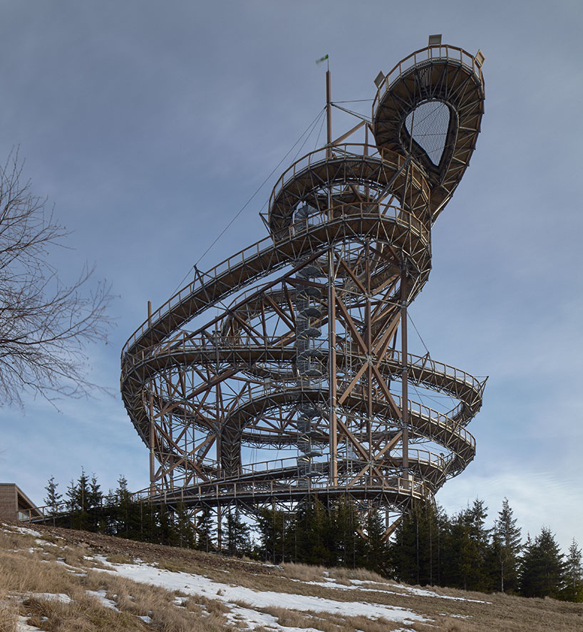 盘旋山林间的天空步道-2