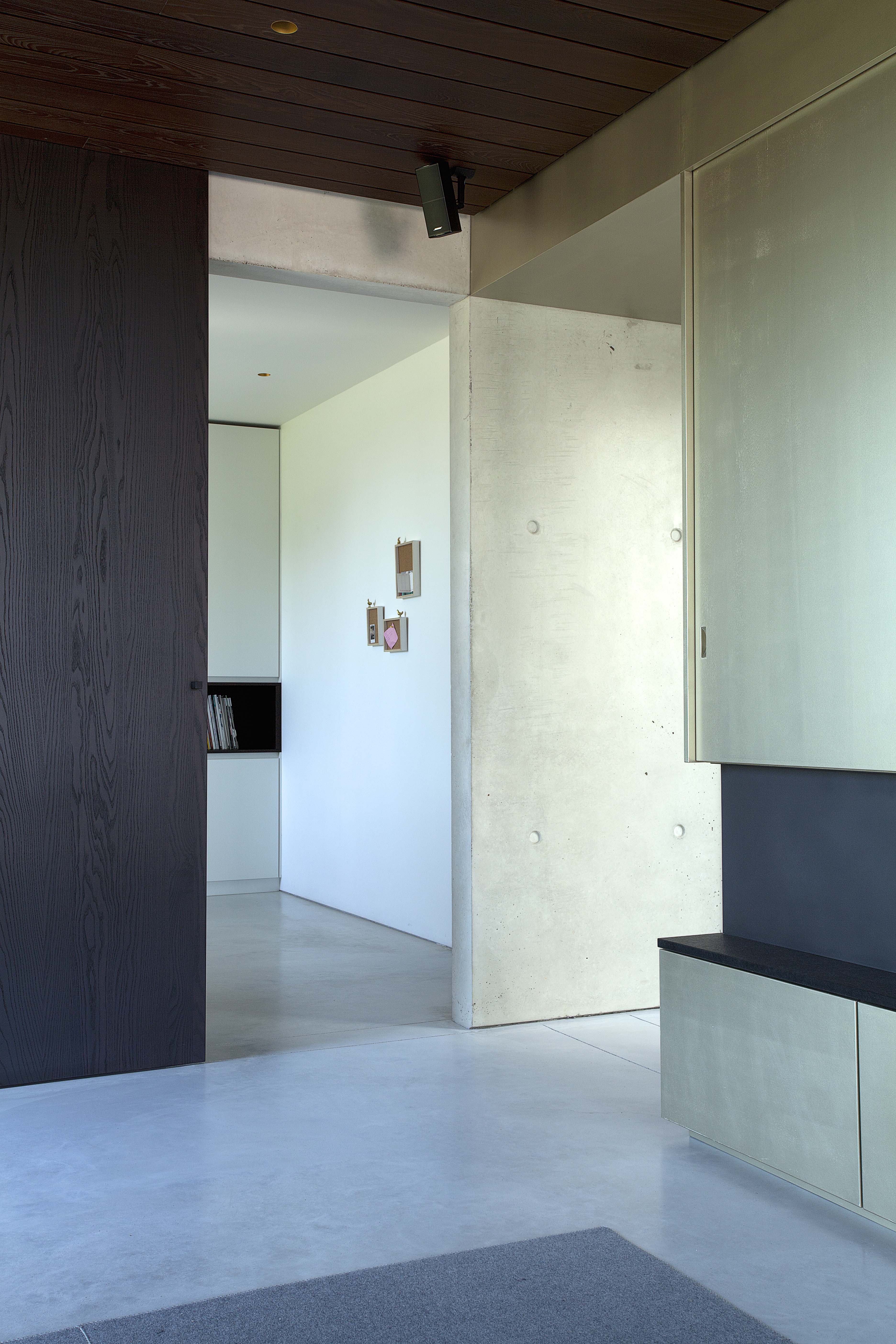 concrete house around a central courtyard-17