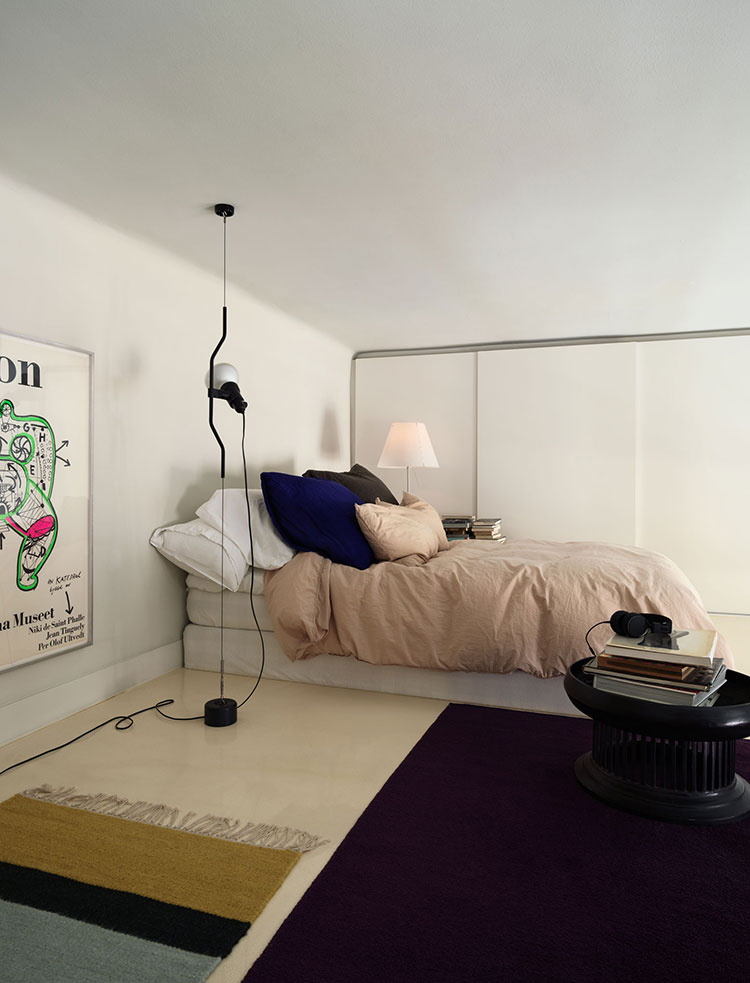 带对比色和开放式储物空间的瑞典公寓-15