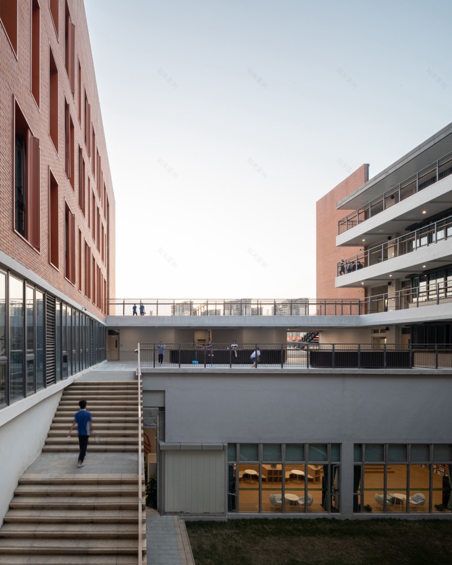 福海中学:高密度立体校园丨中国深圳丨王维仁建筑设计研究室有限公司-41