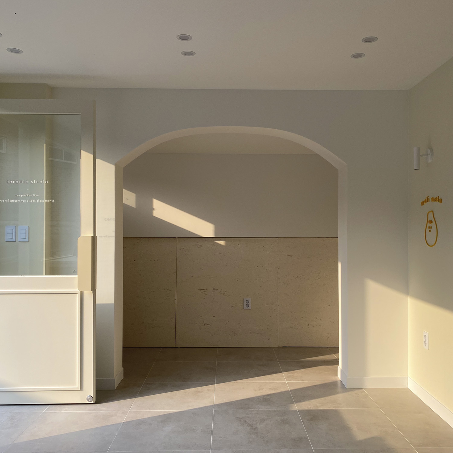 白色梦幻 | 韩国某工作室的极简内饰设计-3