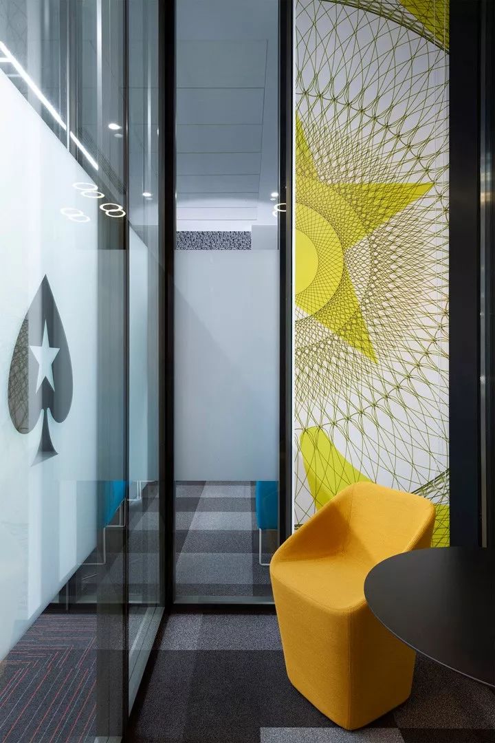 Stars Group 索非亚办公室 | 暗黑主题下的多元化空间设计-6