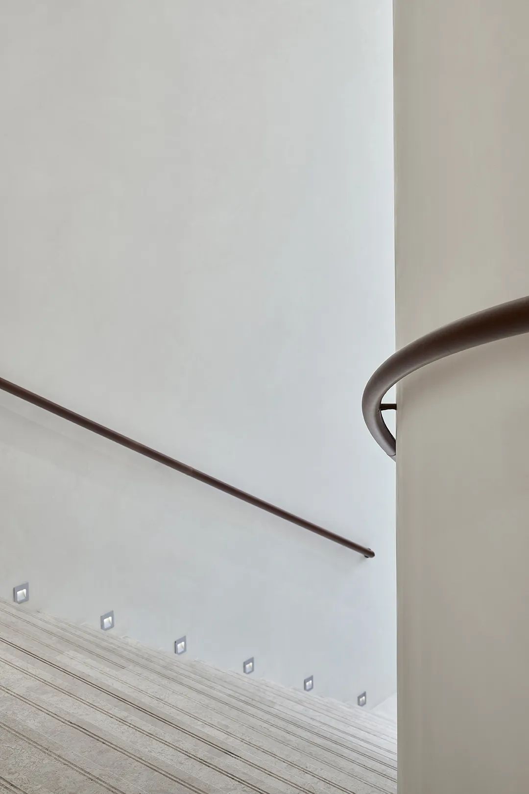 中南置地临沂林樾展示中心 | 原始美感的空间艺术-49