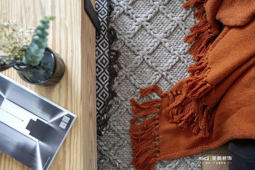 机车控的秘密基地 | 极简复古的 120㎡浪漫空间-1